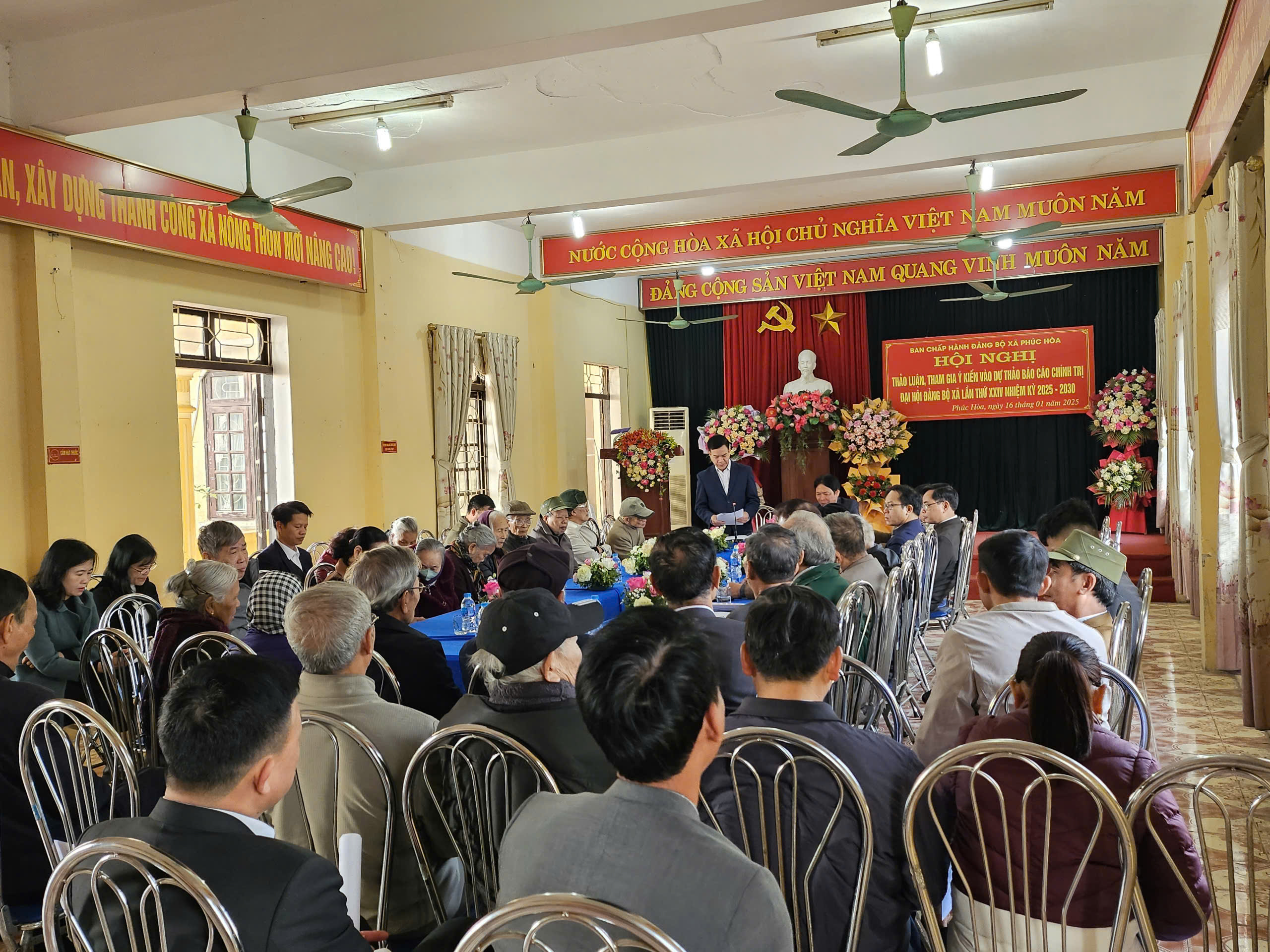 hội nghị thảo luận, tham gia góp ý kiến vào dự thảo văn kiện đại hội đảng bộ xã lần thư 24, nhiệm kỳ 2025-2030;